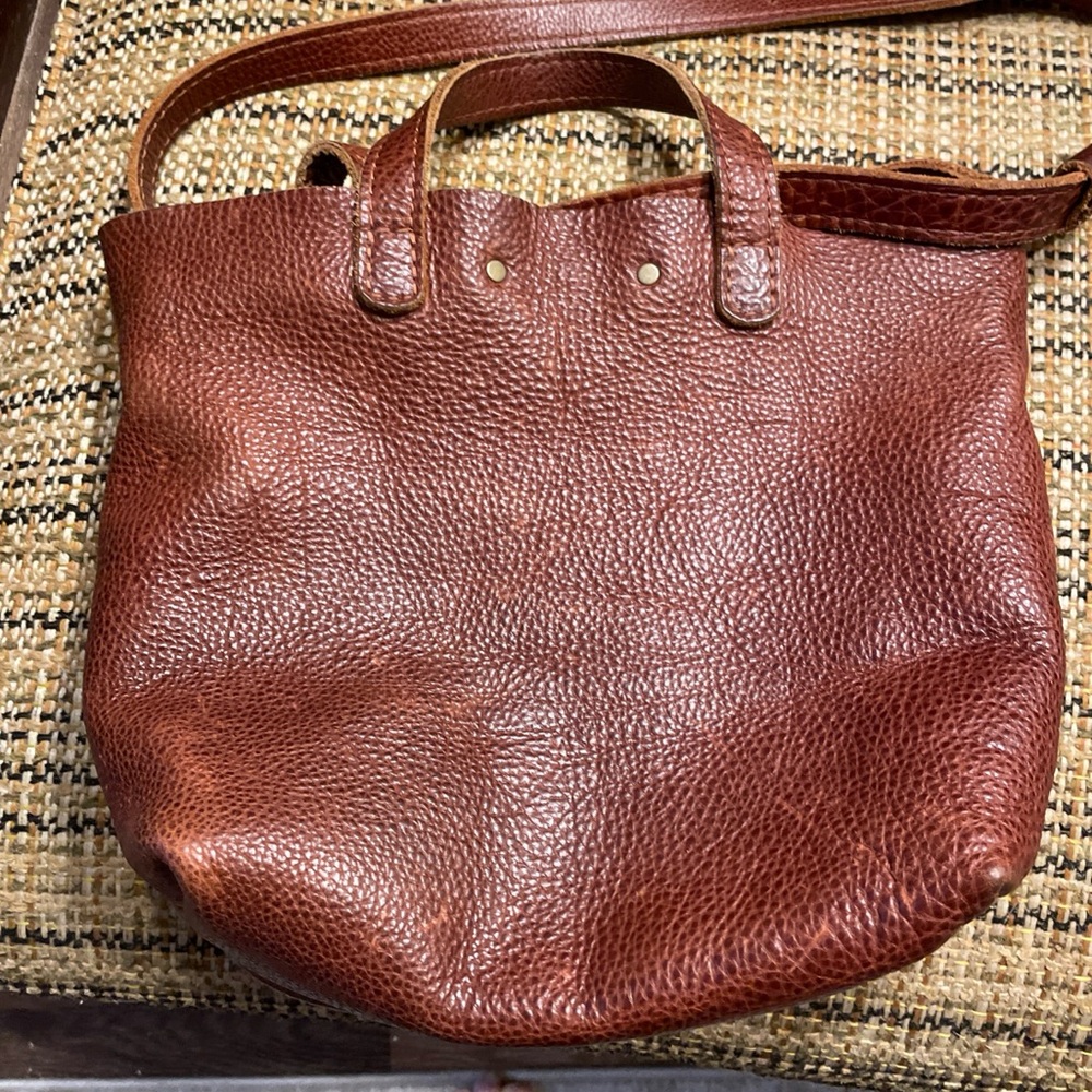 Elegant Nutmeg Leather Crossbody Bag